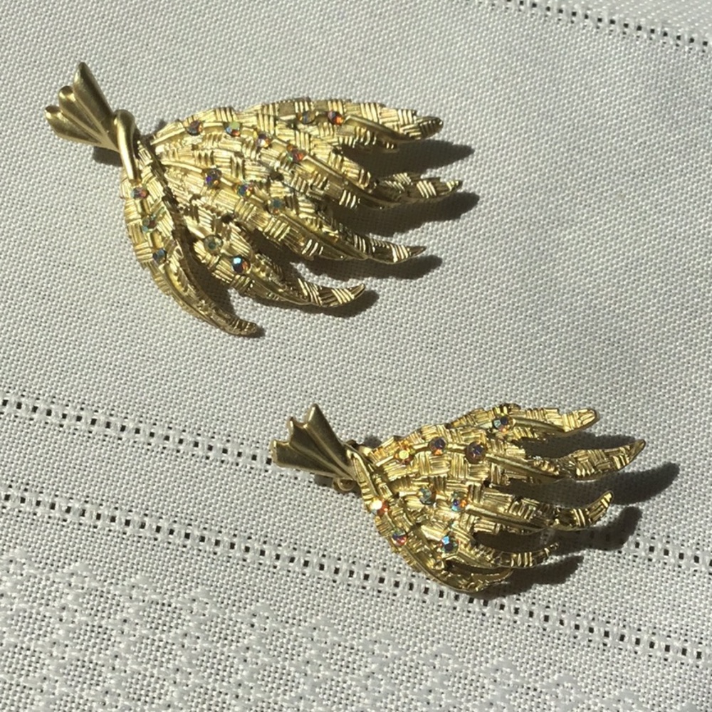 Gold leaf Brooches - EUC